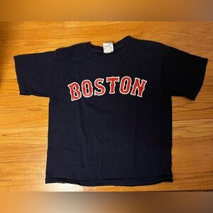 Boston youth S unisex Gildan T shirt
